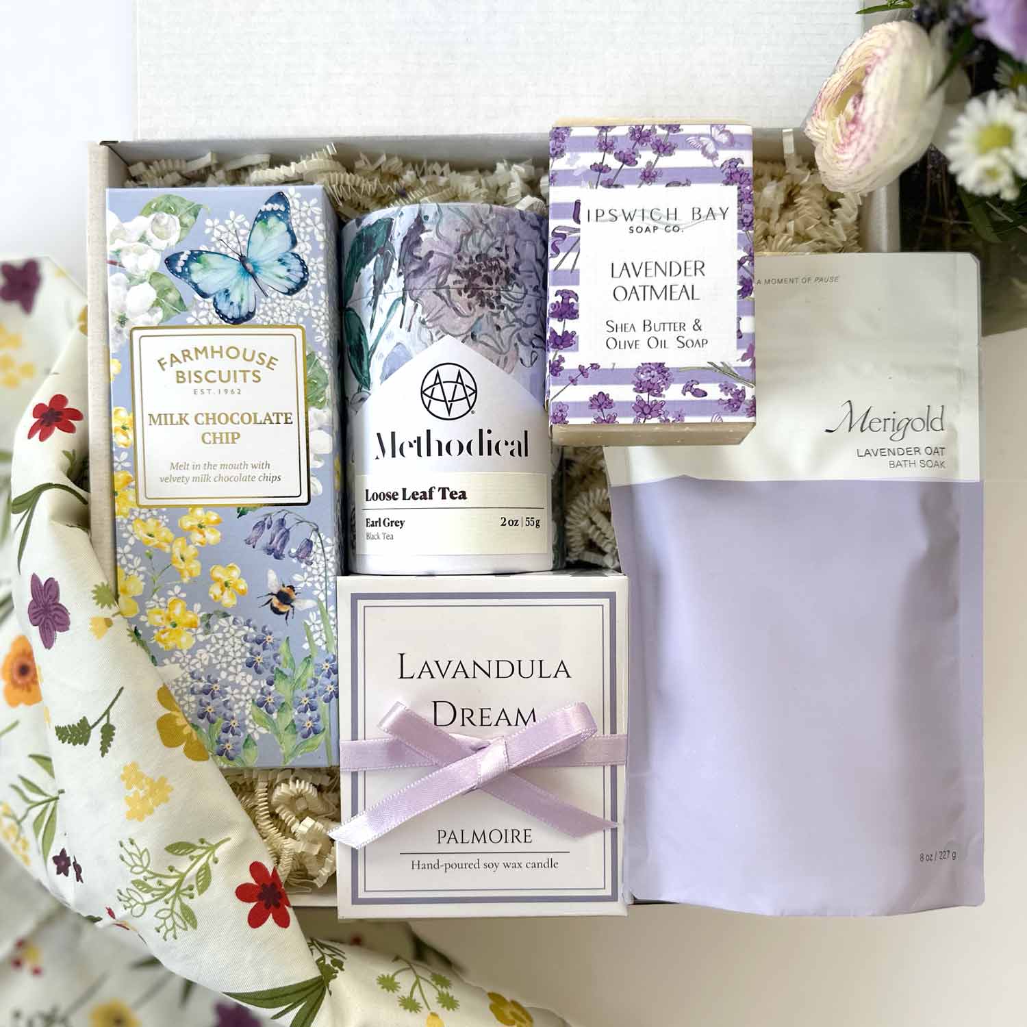 kadoo lavender dream curated spa gift box for her. Gift items included milk chocolate chip cookies, loose tea, candle, soap, bath soak and more