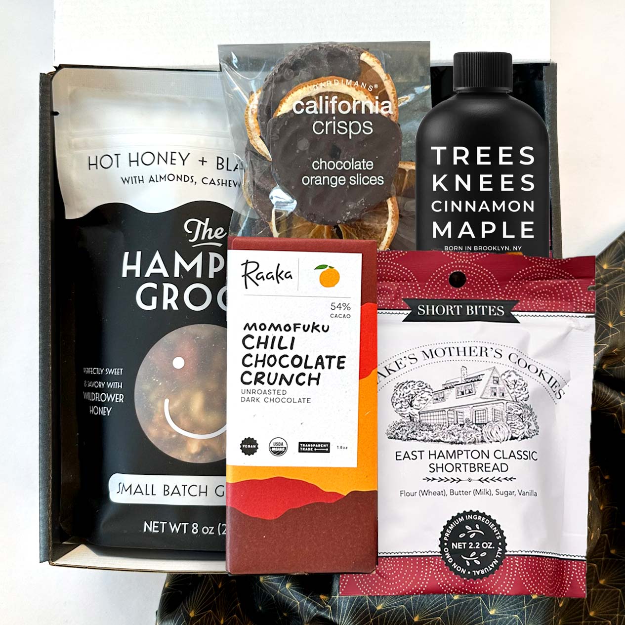 kadoo gourmet snack curated gift box. Gifts included granola, chocolate orange spice, momofuku chili chocolate crunch, maple syrup, cookies and more