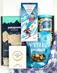 kadoo après ski holiday curated gift box with patagonia provisions cracker, pretzel, compartes hot cocoa marshmallow chocolate, wine gummy, cookies bites and more.