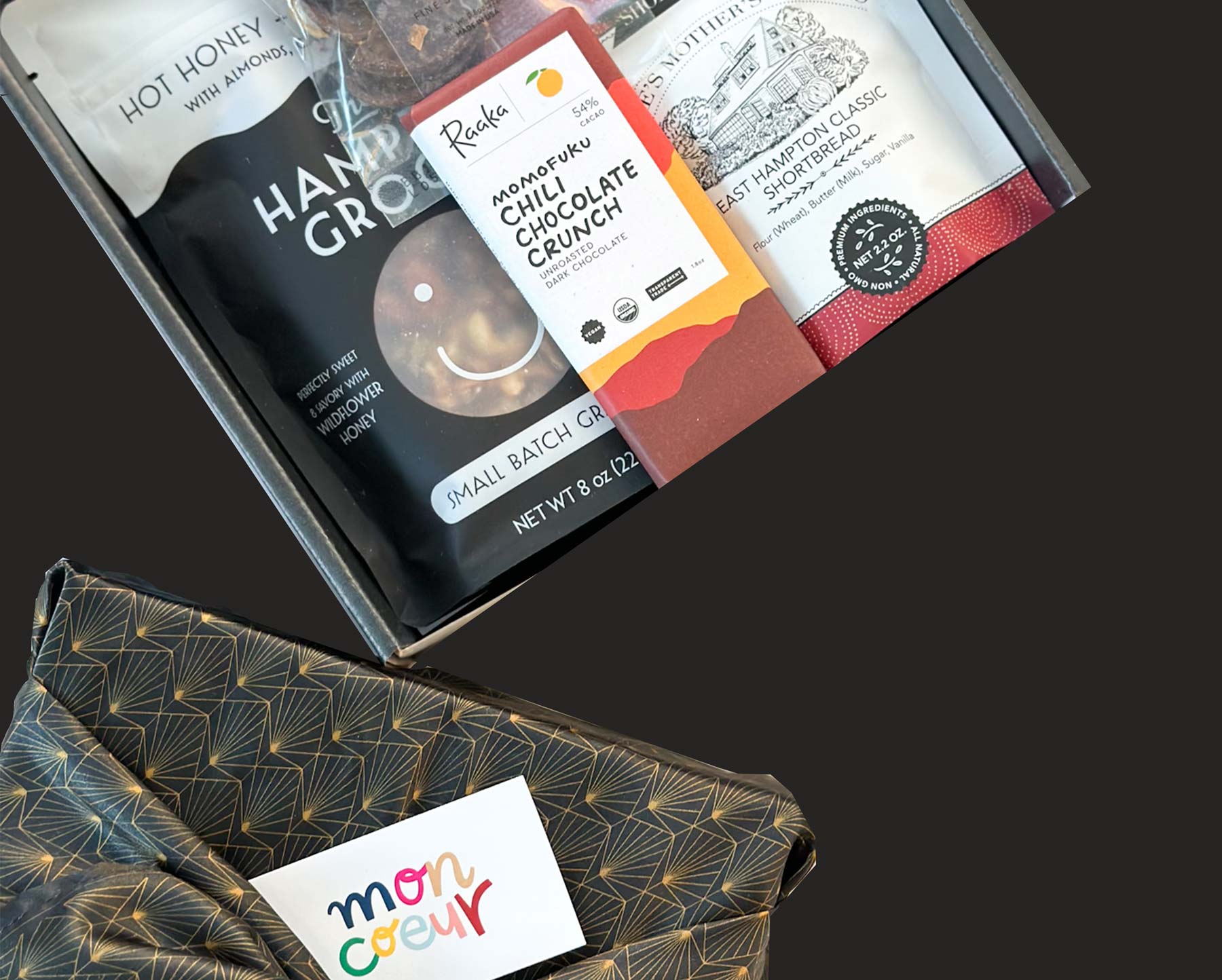 kadoo custom curated gift box for everyday and corporate clients. Gourmet snack with raaka momoffuku chocolate, granola, cookie, orange slice, maple syrup and more