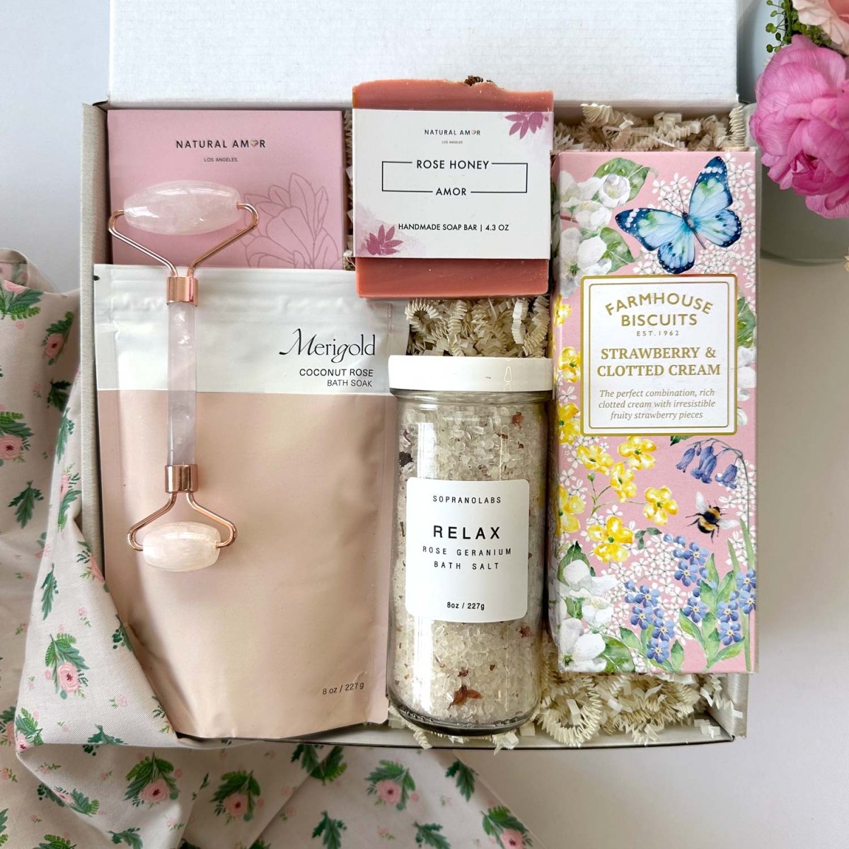 kadoo rose garden gifts. Inside box: bath soak, relax bath salt, farmhouse biscuit, handmade soap, rose quartz facial roller and more.