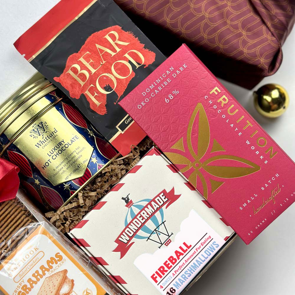 kadoo s&#39;mores holiday curated gift box with luxury hot chocolate, dark chocolate bar, s&#39;mores, graham cracker , peanuts and more