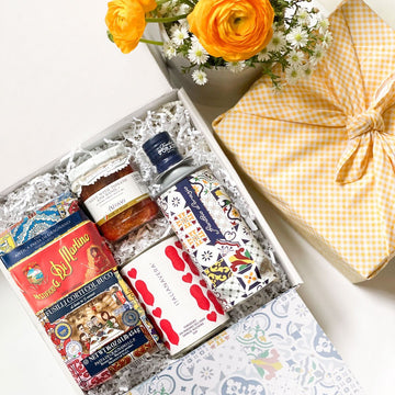 kadoo artisan pasta night gift box. featuring extra virgin olive oil, fusilli pasta, tomato basil sauce & san marzano tomato.